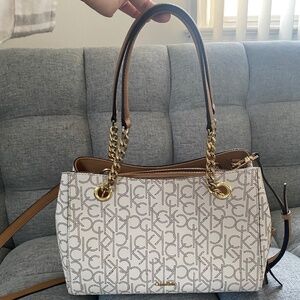 Calvin Klein print handbag, Color: Neutral